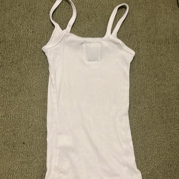 Kids Abercrombie shirt size Small.Worn once,I just don’t like the style on me - Picture 3 of 3